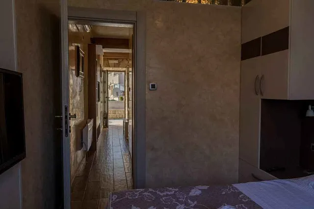 Two houses with restaurant on the front line — photo 46
