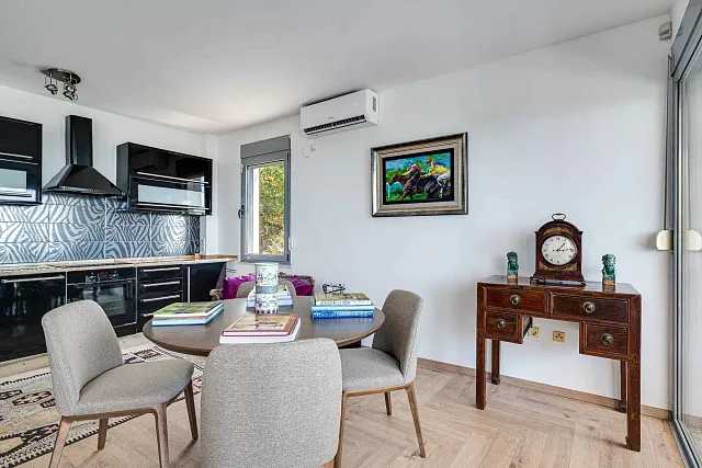 Luxury Investment Villa in Blizikuće – 3 Apartments, Pool & 120 m² Roof Terraces — photo 28