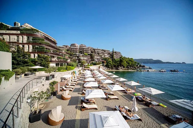A luxury apartment in Budva — photo 5