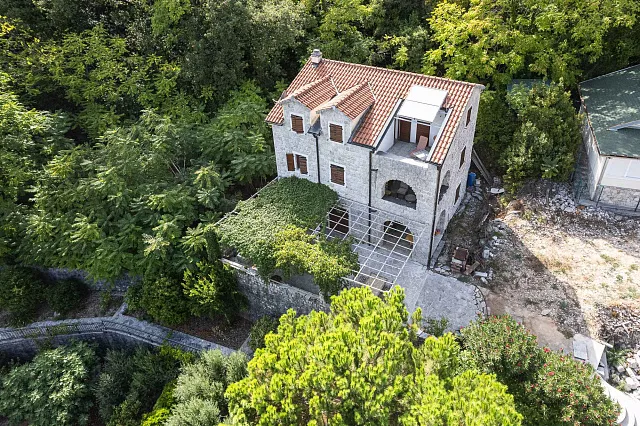 BEAUTIFUL STONE HOUSE IN LIPCI – AN AUTHENTIC HOME IN THE BAY OF KOTOR