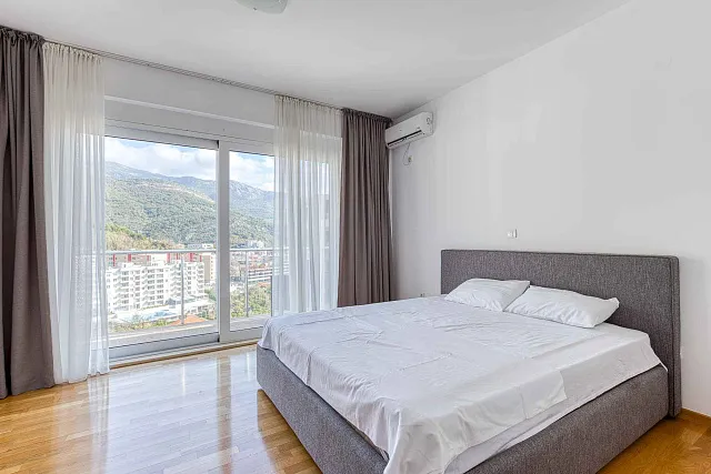  A seaview apartment in Becici — photo 20