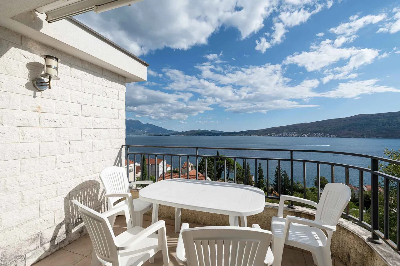 Apartment for sale in Herceg Novi with sea view 