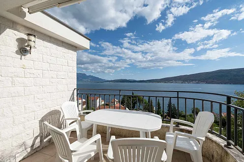 Apartment for sale in Herceg Novi with sea view 