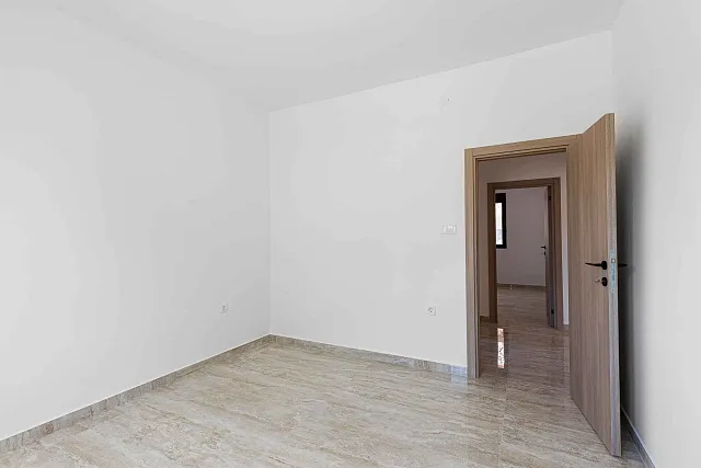 Renovated apartment in Tivat, 78 m² — photo 12