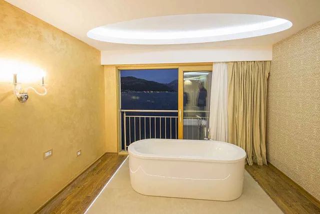 Modern villa on a step from the sea — photo 6