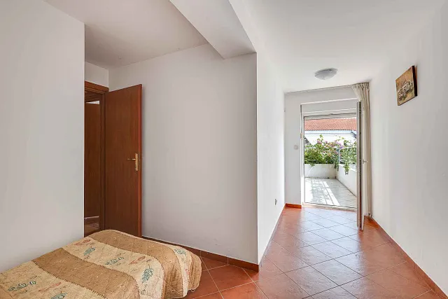 Spacious Two-Bedroom Apartment with Terrace Near Budva Centre — photo 8