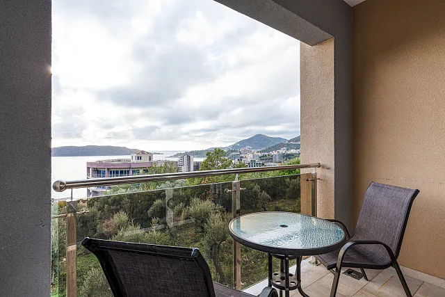 A bright and comfortable 65 m² apartment in Rafailovići — photo 10