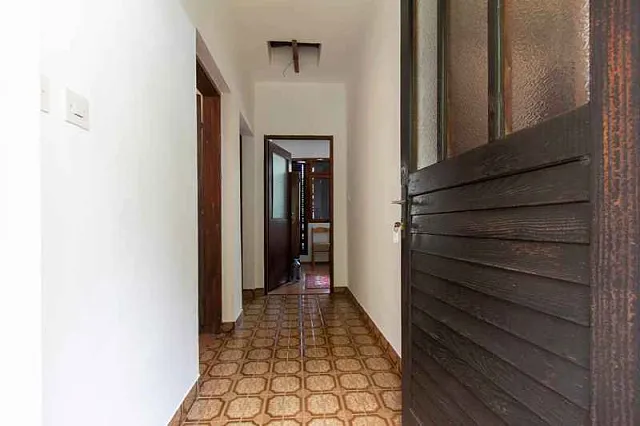 Haus in einer kleinen Stadt Ljuta