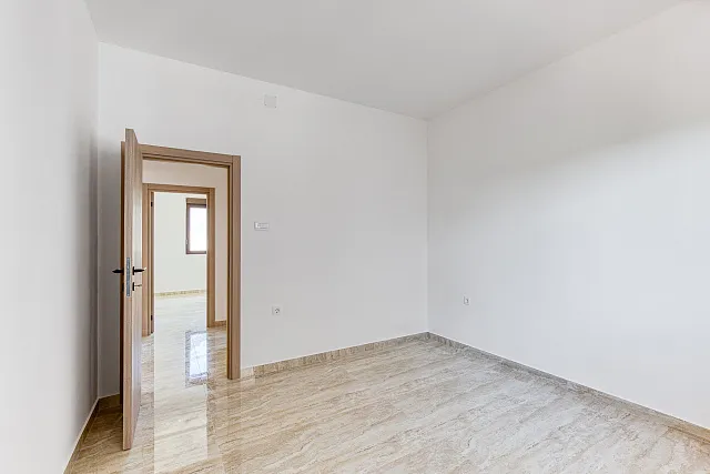 Renovated apartment in Tivat, 78 m² — photo 16