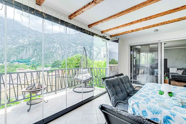 A renovated 4-bedroom, 120 m² house with views of Kotor Old Town — photo 11
