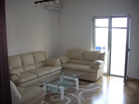 Spacious house in Markovici