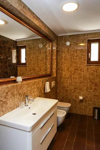 Modern villa located on the first line of Radovici — photo 14
