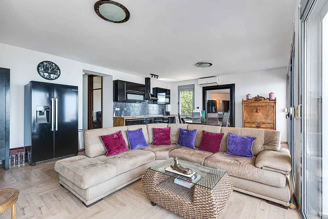 Luxury Investment Villa in Blizikuće – 3 Apartments, Pool & 120 m² Roof Terraces — photo 23