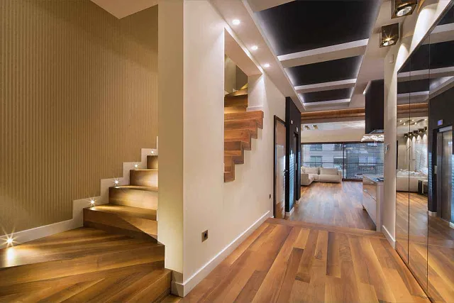 Super luxurious three-story triplex apartment with a jacuzzi and sauna — photo 9