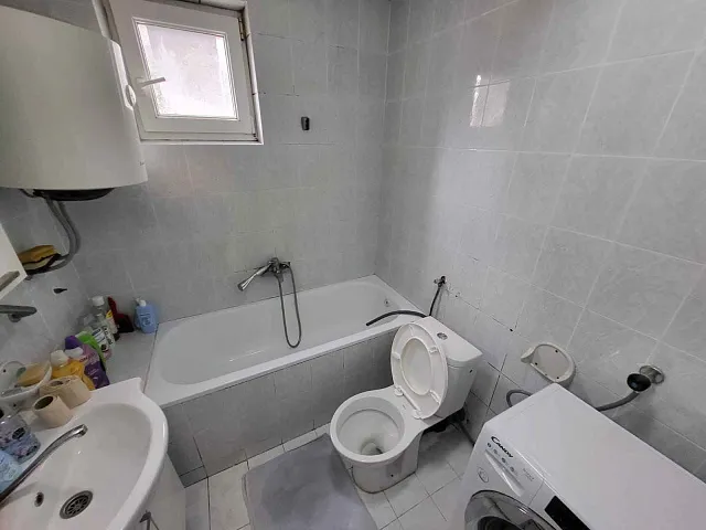 Two-bedroom apartment  in Petrovac in a quiet neighborhood within walking distance from the beach — photo 9