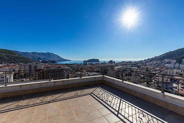 Apartment with an unforgettable sea view in Budva — photo 8