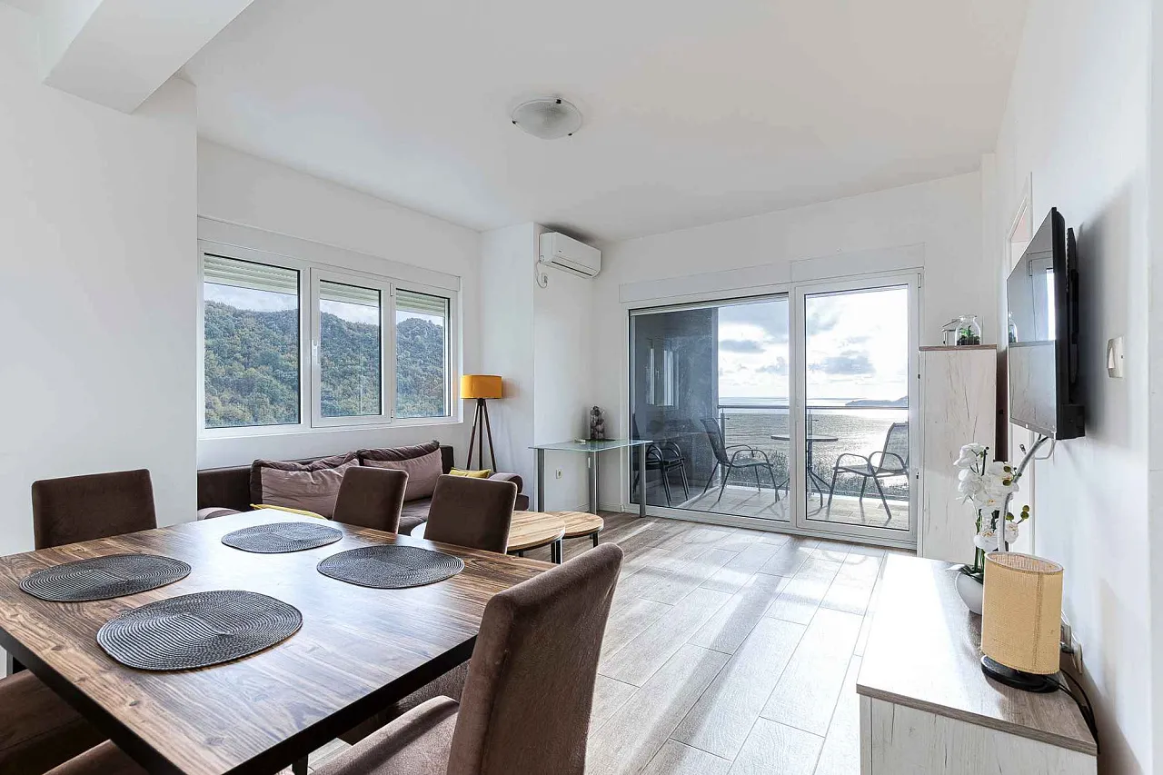 A bright and comfortable 65 m² apartment in Rafailovići