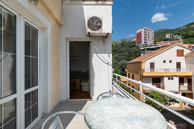 One bedroom apartment in Rafailovici near the sea — photo 10