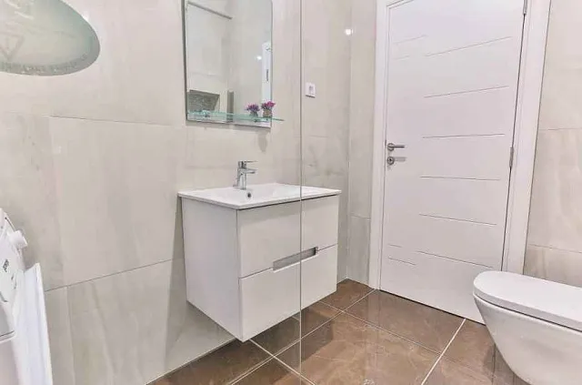 Three-bedroom apartment in Becici, 86m² — photo 10