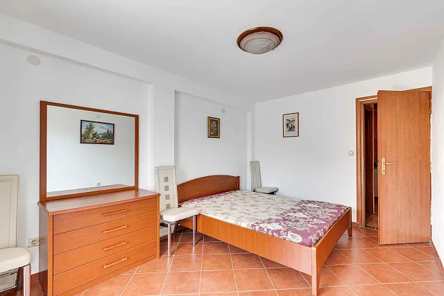 Spacious Two-Bedroom Apartment with Terrace Near Budva Centre — photo 7