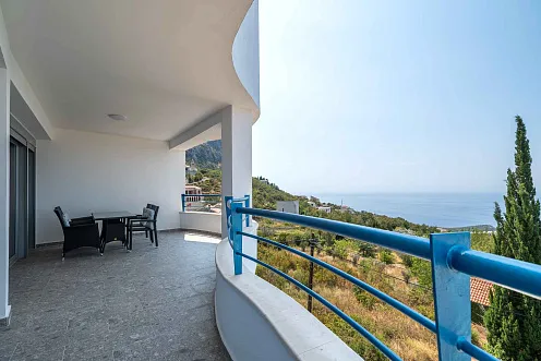 Luxury Investment Villa in Blizikuće – 3 Apartments, Pool & 120 m² Roof Terraces — photo 2