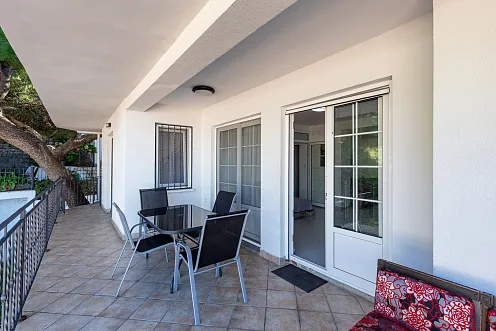 Apartment for sale overlooking the island of Sveti Stefan
