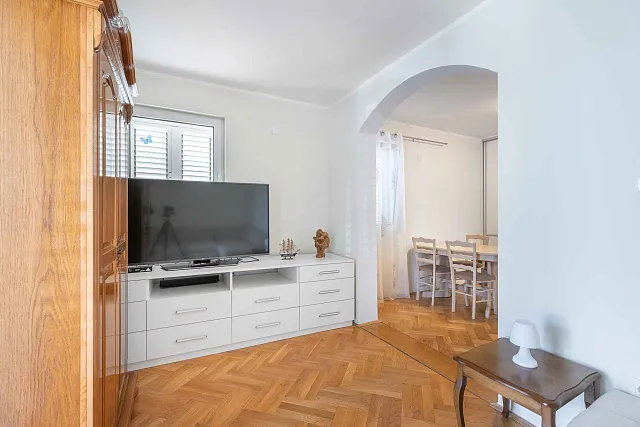 Spacious Sea View Apartment for Sale in Sveti Stefan – 77 m² — photo 8