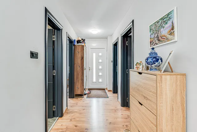 A renovated 4-bedroom, 120 m² house with views of Kotor Old Town — photo 12