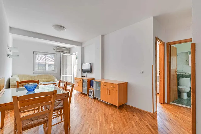 One bedroom apartment in Rafailovici near the sea