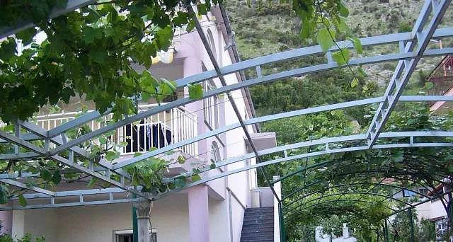 Large house in Sutorina with a swimming pool and a spacious yard — photo 4