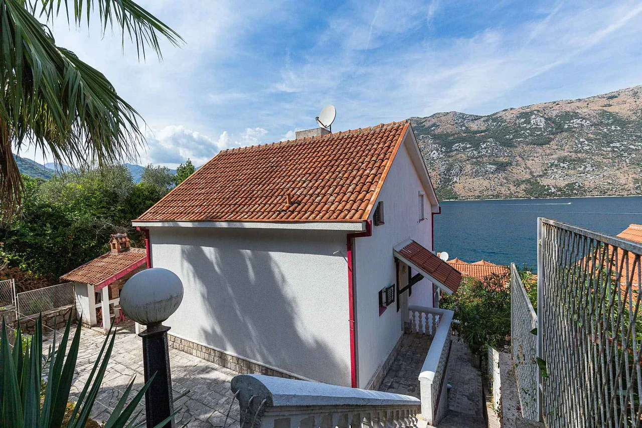 House Just 50 Meters from the Sea – Stoliv