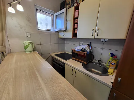Apartment with a spacious terrace in a quiet location in Budva