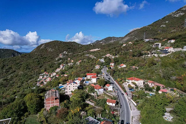 Urbanized Plot with Sea View and Own Water Source – Lapčići, 1,000 m² — photo 4