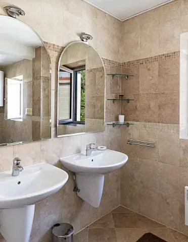 Spacious duplex apartment with sea view in Sveti Stefan — photo 25