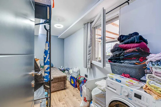 A renovated 4-bedroom, 120 m² house with views of Kotor Old Town — photo 10