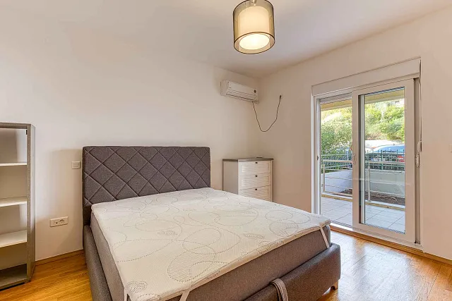 FOR SALE: SPACIOUS, FULLY FURNISHED APARTMENT IN BUDVA WITH GARAGE — photo 21