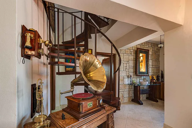 Exclusive Modern House with Authentic Character, Wine Cellar and Panoramic Views — photo 6