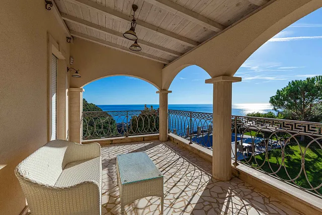 Elegance and serenity in a luxurious villa with natural views. — photo 51