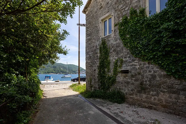 Fully Renovated Stone House with 3 Bedrooms and Spacious Terrace, Đurići — photo 41