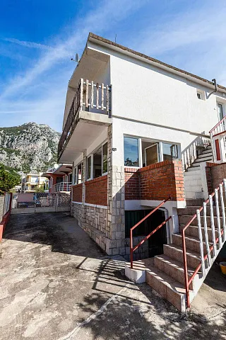 House with a terrace and sea view in Bar
