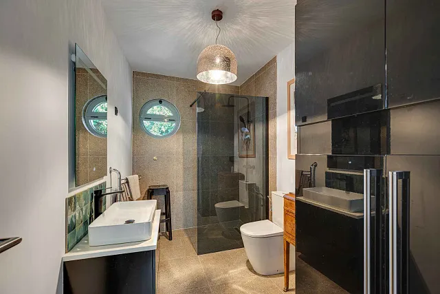 Luxury Investment Villa in Blizikuće – 3 Apartments, Pool & 120 m² Roof Terraces — photo 11