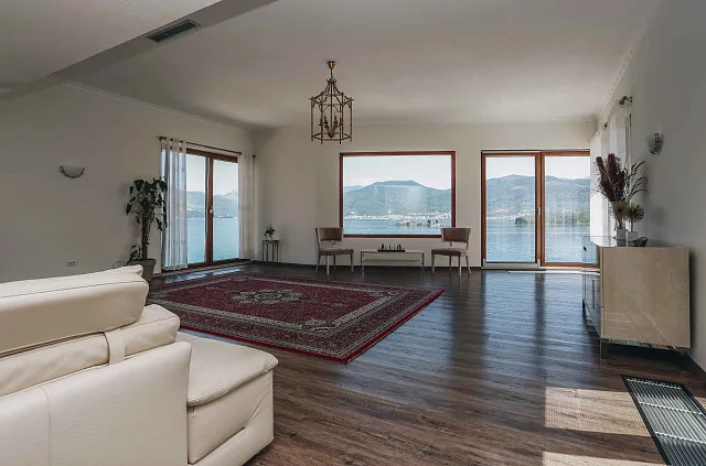 Modern villa located on the first line of Radovici — photo 6