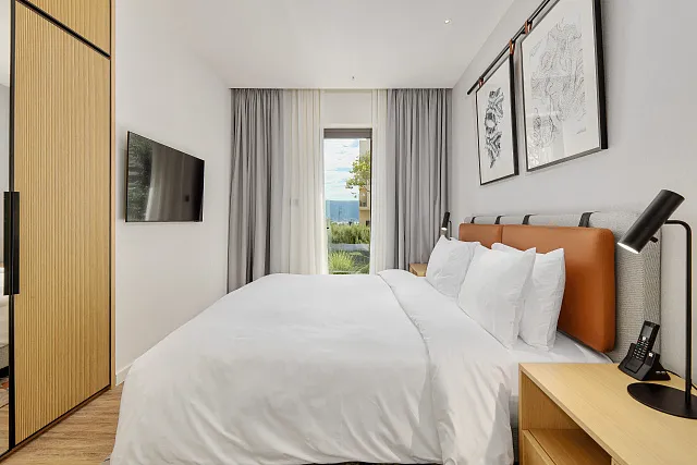 LUXURIOUS TWO BEDROOM APARTMENT — photo 13