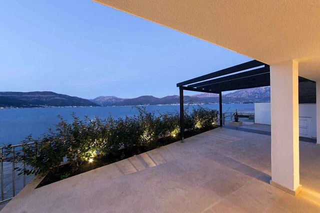Modern villa on a step from the sea — photo 7