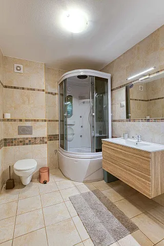 FOR SALE: SPACIOUS, FULLY FURNISHED APARTMENT IN BUDVA WITH GARAGE — photo 16