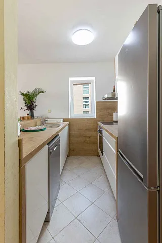 Spacious duplex apartment with sea view in Sveti Stefan — photo 9