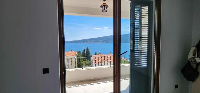 Spacious and bright apartments with panoramic sea views — photo 5
