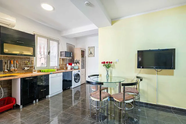 Apartment in Rafailovici with one bedroom